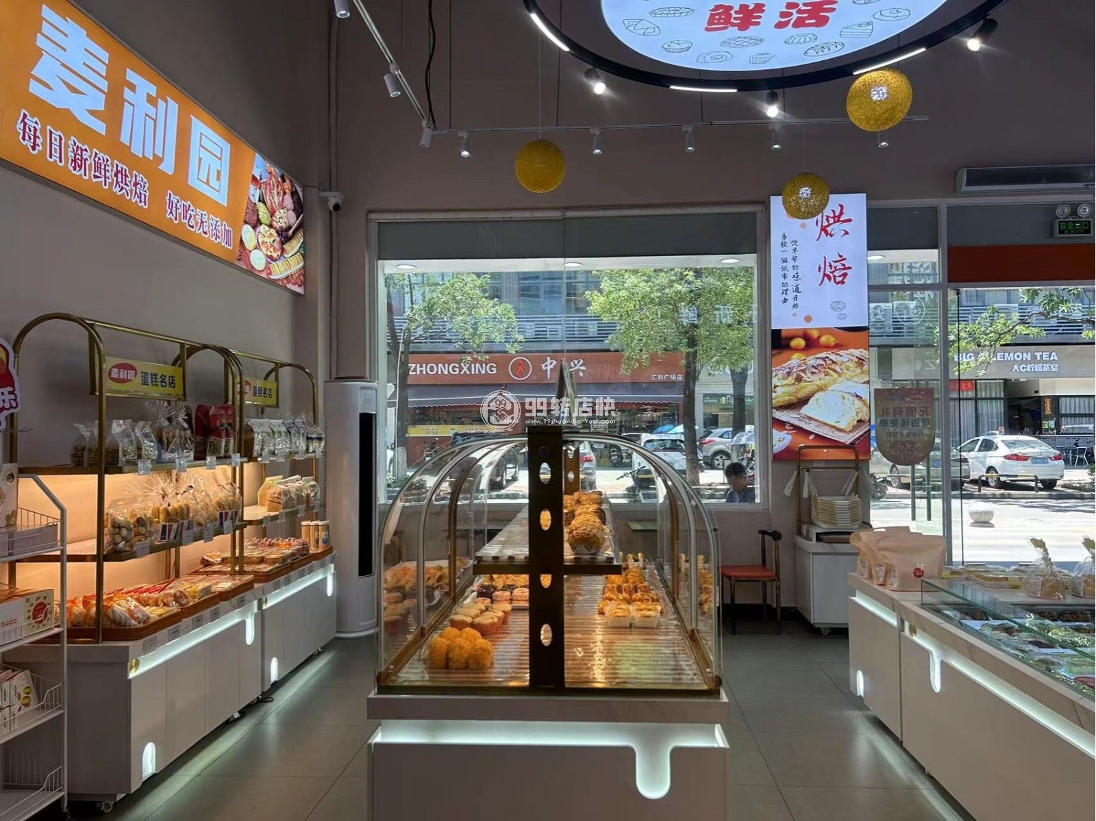 南海官窯高流量商業(yè)廣場麥當(dāng)勞旁面包店轉(zhuǎn)讓